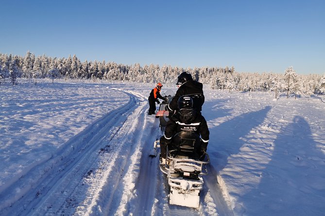 1-Hour Snowmobile Safari Experience - Timing, group size, and the Santa Claus Village setting