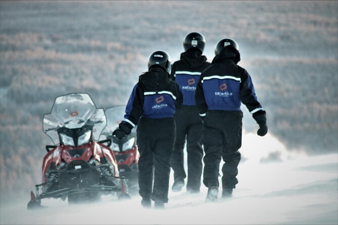 2-Hour Snowmobiling in Ylläs - The safety briefing comes first