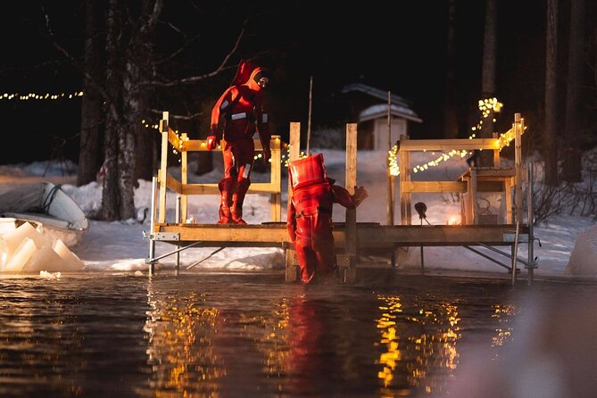 Aurora Arctic Ice Floating in Rovaniemi, Small-group - Hot blueberry juice, cookies, and a wooden cabin