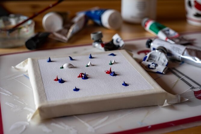 Aurora painting workshop - Inside the traditional Lappish house