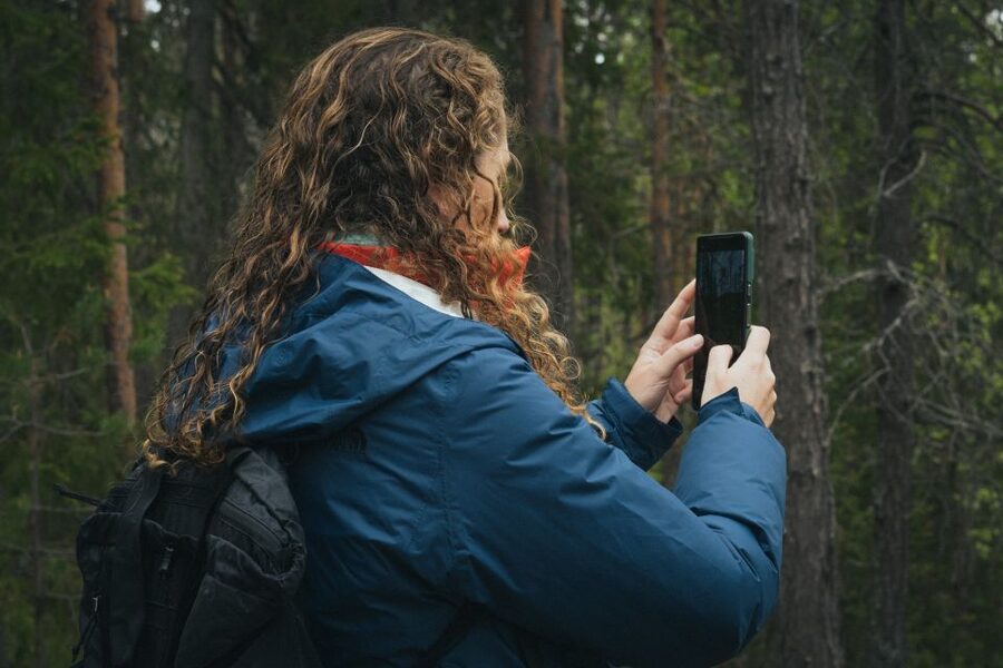Auttiköngäs Hiking Experience - Learning about Finnish plants with Valeriia