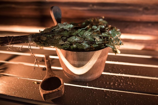 Best Of Lapland: Sauna, Ice swimming, Dinner & Northern Lights - Changing, instructions, and the Finnish sauna ritual