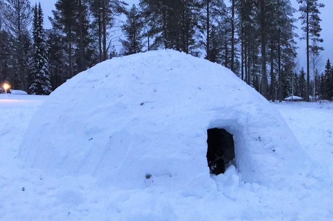 Building a Snow Igloo in Rovaniemi - Why snow can keep a shelter warm