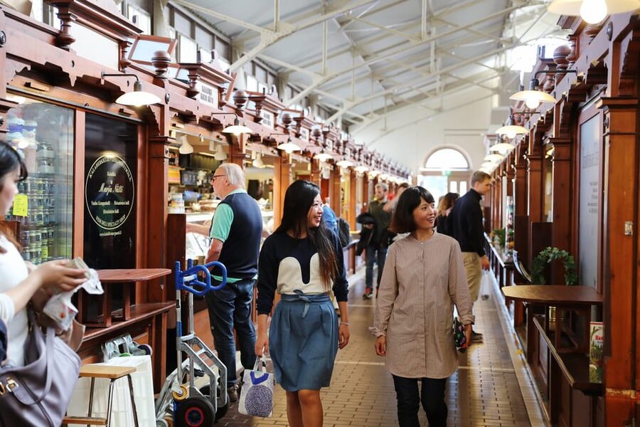 CITY Tour with Food Tasting in Helsinki - Who should book this experience?