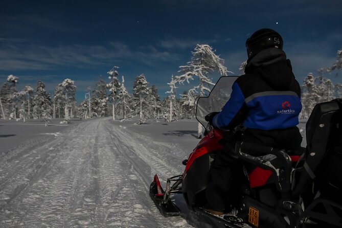 Evening Snowmobile Safari with Campfire in Saariselkä - The campfire break and grilled sausages