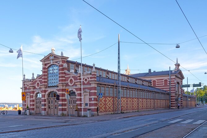 Explore Helsinki in 60 minutes with a Local - Helsinki Cathedral and the city’s white skyline
