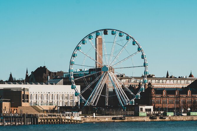 Explore Helsinki in Portuguese with a PRIVATE guide - Starting at Market Square beside the harbor