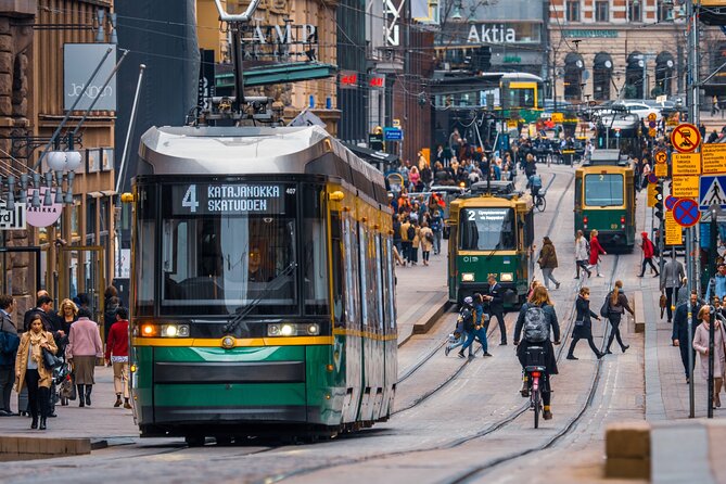 Explore Helsinki in Portuguese with a PRIVATE guide - From the railway station to Oodi Library