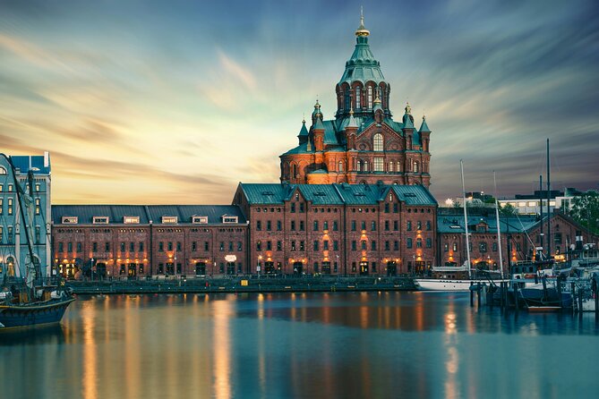 Explore Helsinki in Portuguese with a PRIVATE guide - Senate Square and the heart of imperial Helsinki