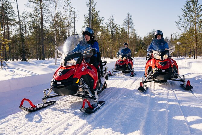 Family Snowmobiling in Rovaniemi, Apukka Resort - Friendly guides and a cold-weather test