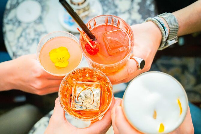 FOOD Tour with Roof Top Bar in Helsinki - Esplanadi Park and a useful city walk
