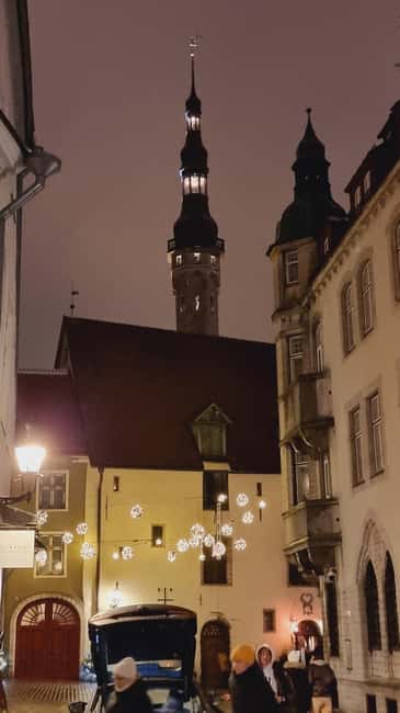 From Helsinki: Guided Day Trip to Tallinn by Ferry & VIP Car - Walking through the medieval Old Town