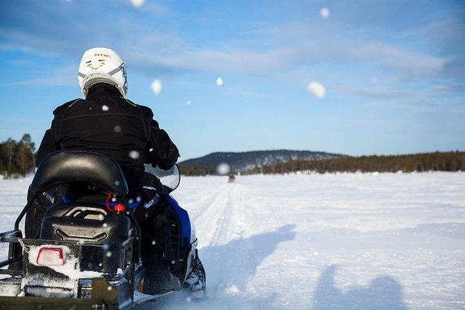 From Ivalo: Ice Fishing Safari to Lake Inari, reindeers & lunch - Why this Lake Inari outing works so well