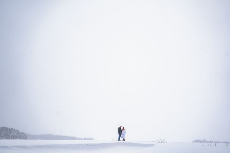 From Rovaniemi: Private Photoshoot in the Lappish Wilderness - How the photographer helps you look natural