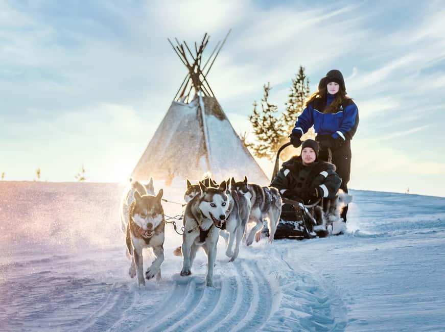 From Rovaniemi: Private Tour to Santa Claus Village - Crossing the Arctic Circle inside the village