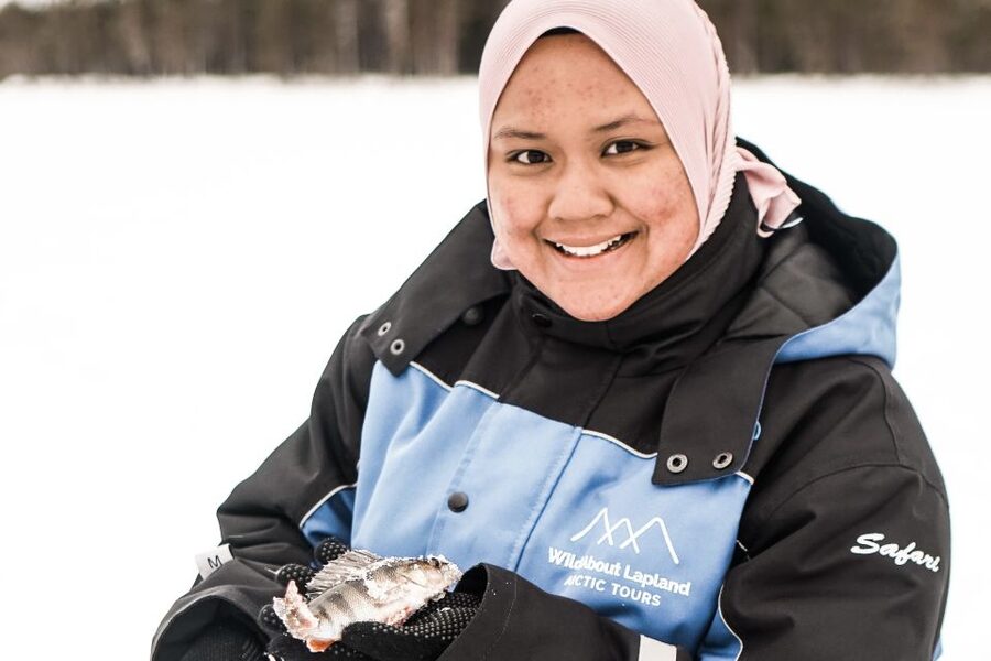 From Rovaniemi: Snowshoeing and Ice Fishing Tour - Guides who make the difference