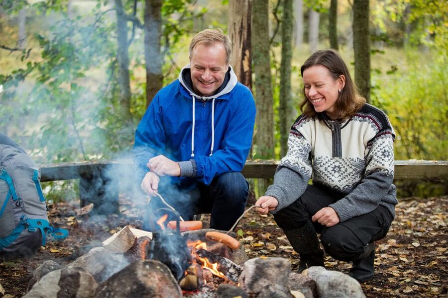 From Rovaniemi: Vikaköngäs Forest Hiking Tour - A kota stop with blueberry tea or juice