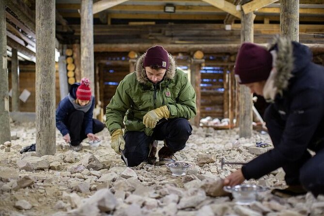 Full-Day Snowshoeing Adventure in Amethyst Mine Pyhä Luosto - Digging for an amethyst you can take home