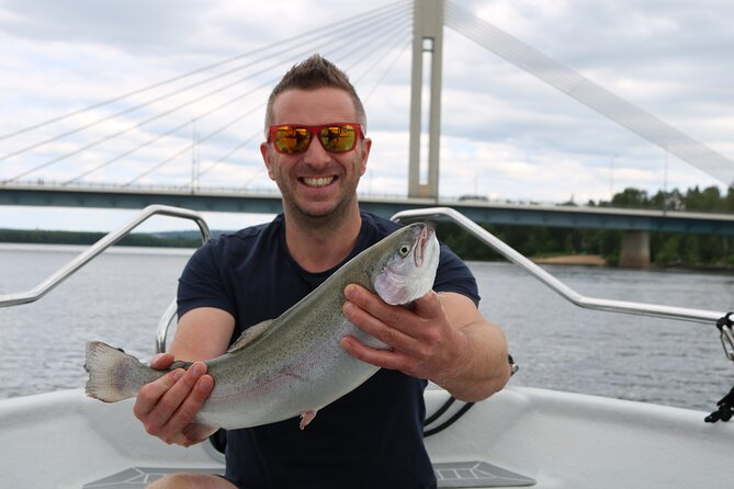 Guided Midnight Sun Fishing and Sightseeing Boat Tour - The island stop and open fire