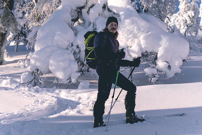 Guided Wilderness Skiing Tour In Pyhätunturi - An open-fire stop with Nordic food