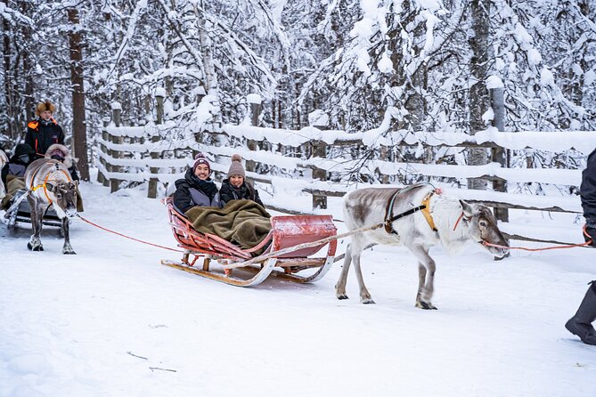 Half-Day Experience in Local reindeer farm in Lapland - Borrowing warm clothing before meeting the reindeer