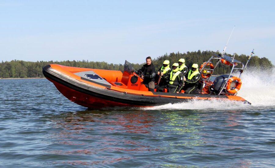 Helsinki: Archipelago RIB Boat Tour with BBQ Lunch and Sauna - Seeing Helsinki’s archipelago from a RIB boat