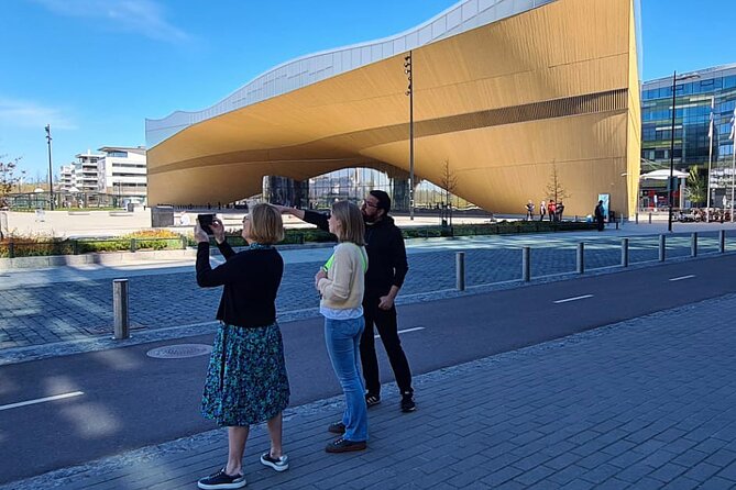 Helsinki architecture tour with a city planner - Helsinki Central Railway Station adds movement and scale
