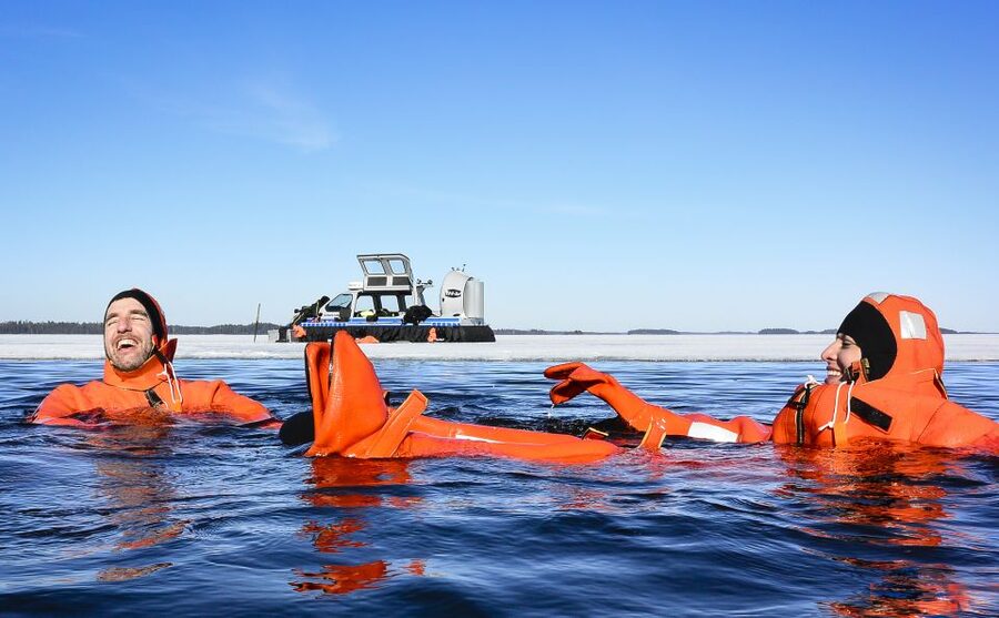 Helsinki: Arctic Ice Experience with Lunch - Reaching Gumbostrand from Helsinki