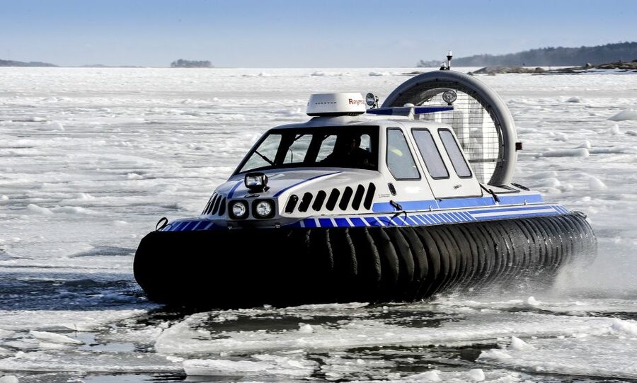 Helsinki: Arctic Ice Experience with Lunch - Crossing the frozen archipelago by hovercraft or boat