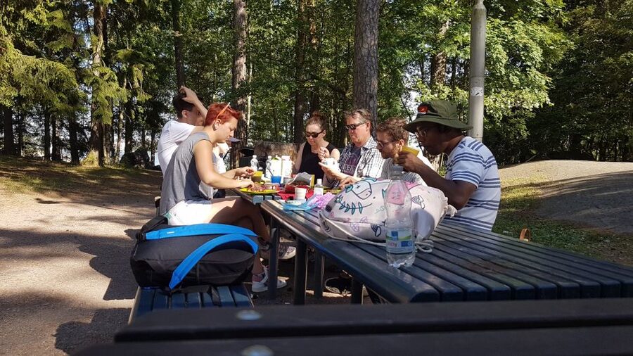 Helsinki: Bike or E-Bike Tour, BBQ, Sauna, Parks, and Forest - Meilahti Arboretum and Huopalahti Bay