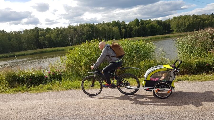 Helsinki: Bike or E-Bike Tour, BBQ, Sauna, Parks, and Forest - Returning through the city forest of Keskuspuisto