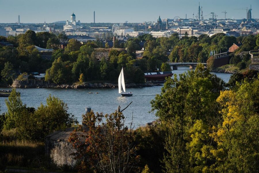 Helsinki: City and Outer Islands Guided RIB Boat Tour - Villas, embassies, and four small islands
