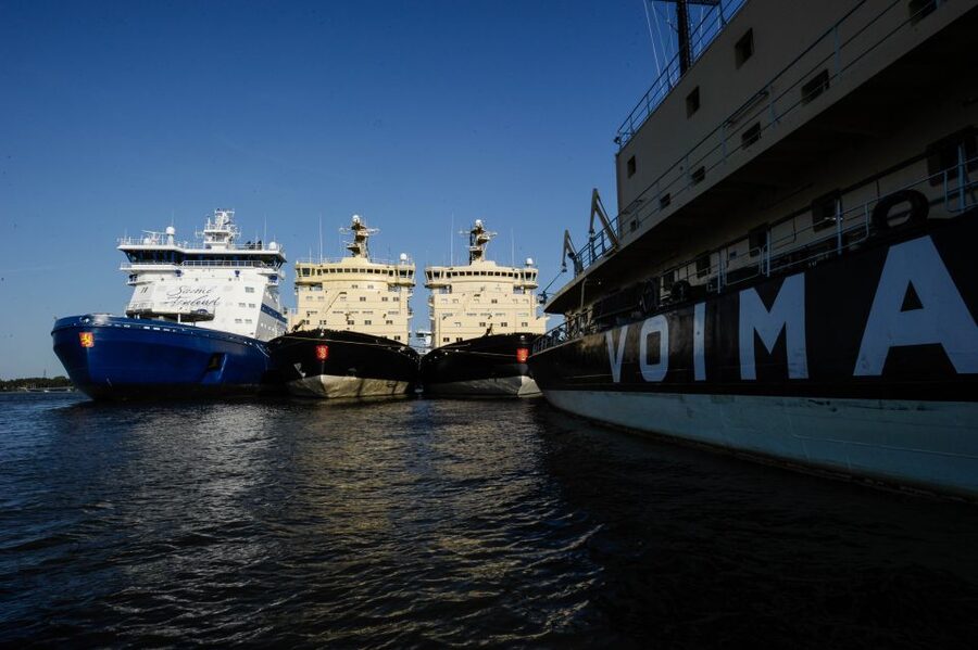 Helsinki: City and Outer Islands Guided RIB Boat Tour - Cottages, saunas, and Santahamina