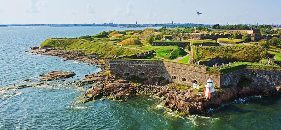 Helsinki: City and Suomenlinna 5-Hour Sightseeing Tour - Crossing the water to Suomenlinna