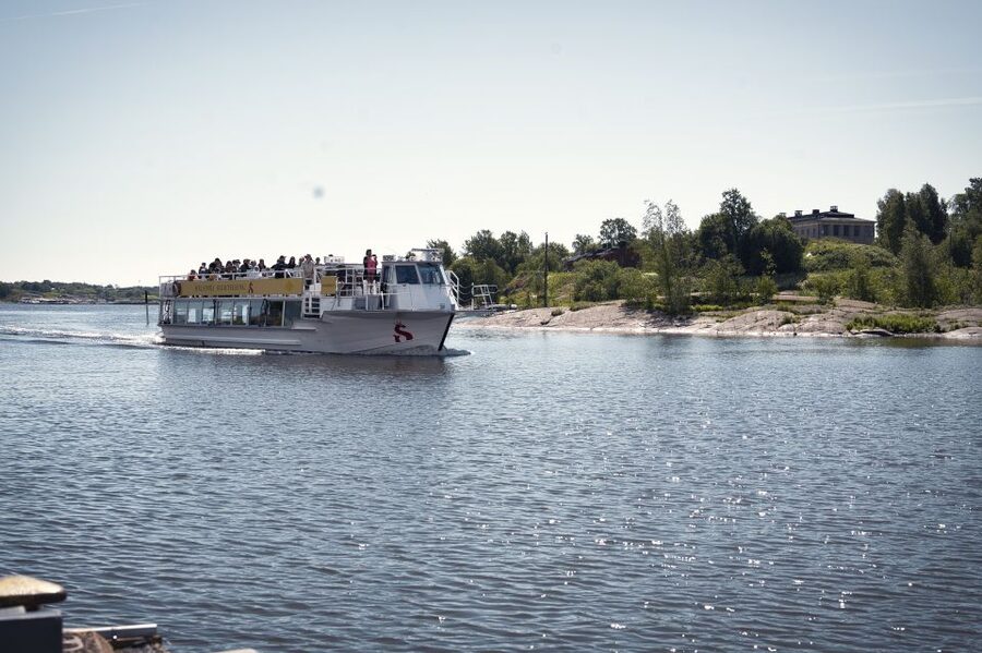 Helsinki: City Highlights 1.5-Hour Archipelago Cruise - Suomenlinna from the water
