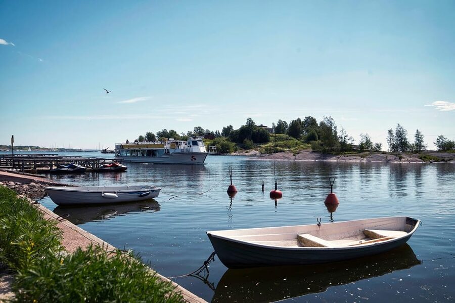 Helsinki Evening Cruise - Choosing between the open deck and indoor café