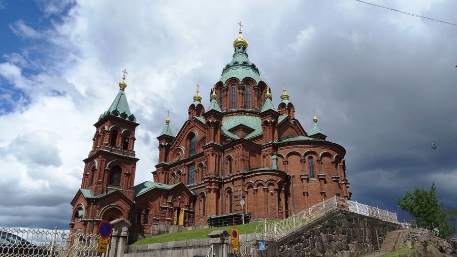 Helsinki: Express Walk with a Local in 60 minutes - Key details that shape the experience