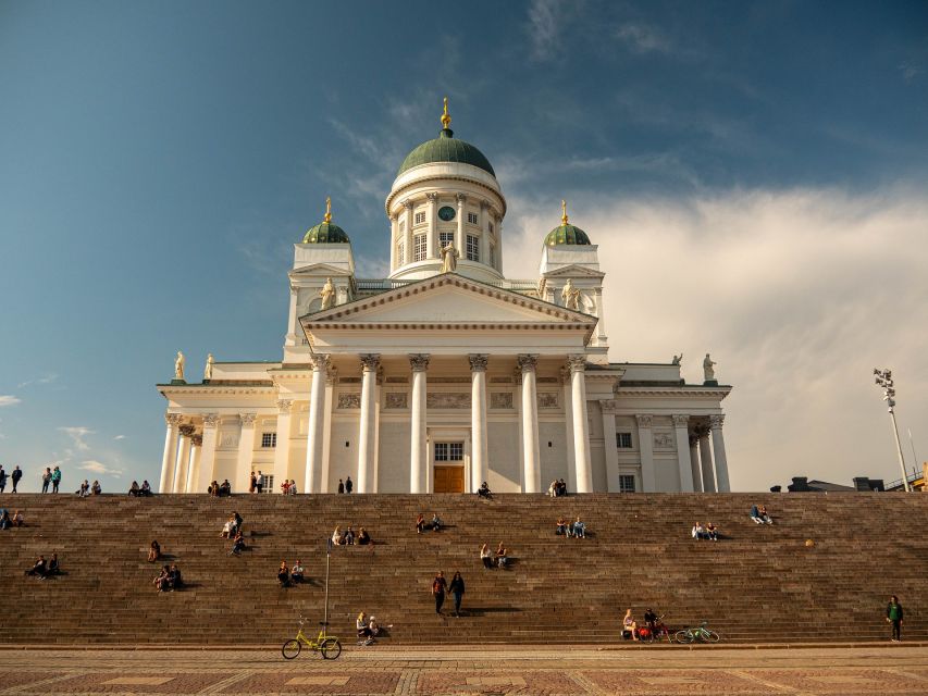 Helsinki: Express Walk with a Local in 60 minutes - Small group, flexible pace, and guide style