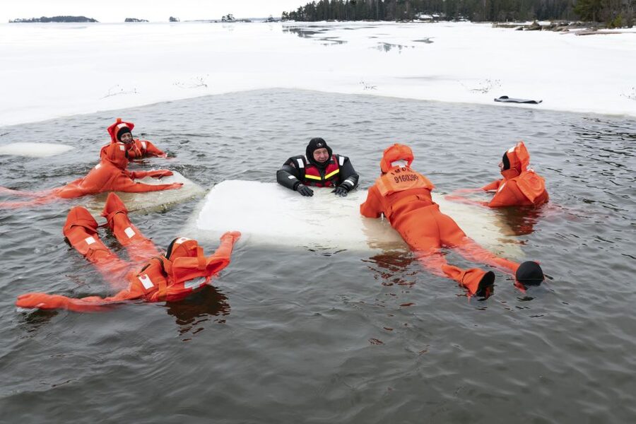 Helsinki: Floating Experience in a Survival Suit - Learning cold-water survival before relaxing