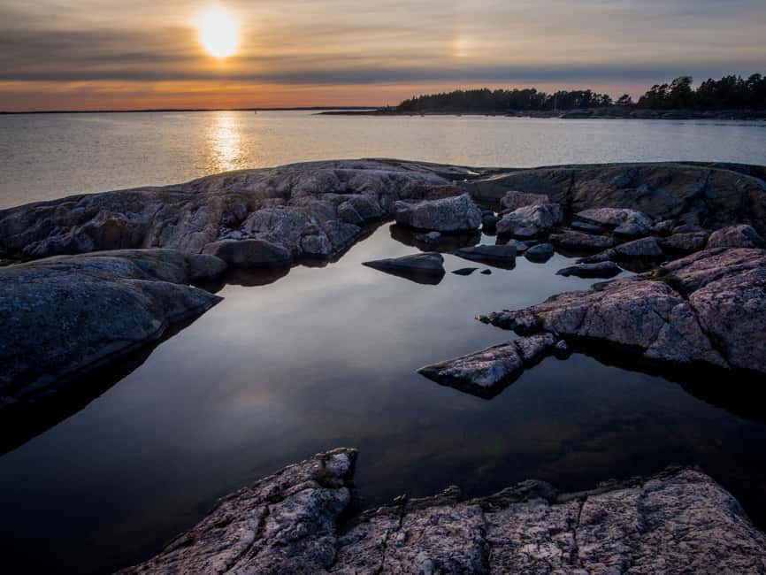 Helsinki: Midnight Sun Kayaking Tour with Campfire - Starting at Vuosaari Paddling Center