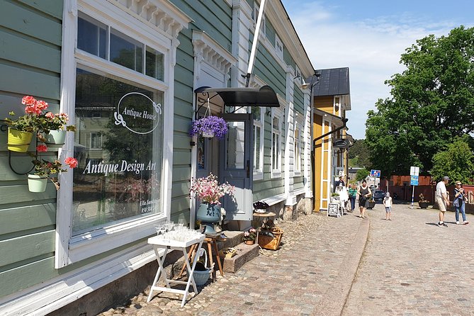 Helsinki private city tour and Porvoo old town by Luxury car - A fair look at the price