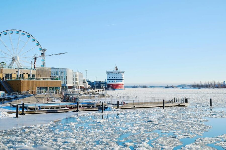 Helsinki Private Walking Tour with a Sociologist - The railway district and a final architectural sweep