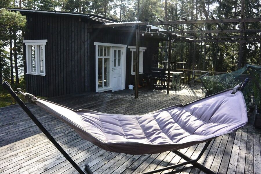 Helsinki: RIB Tour to Local's Cottage with BBQ and Sauna - Lighting the Wood-Heated Sauna