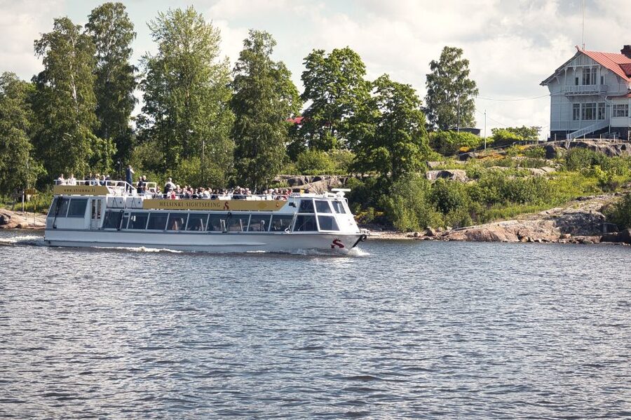 Helsinki: Sightseeing Canal Cruise with Audio Commentary - Jollas and Vartiosaari: the peaceful middle stretch