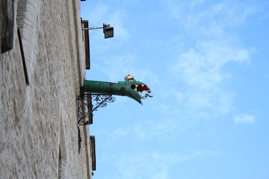 Helsinki: Tallinn Guided Day Tour with Ferry Crossing - Meeting Your Guide in Tallinn