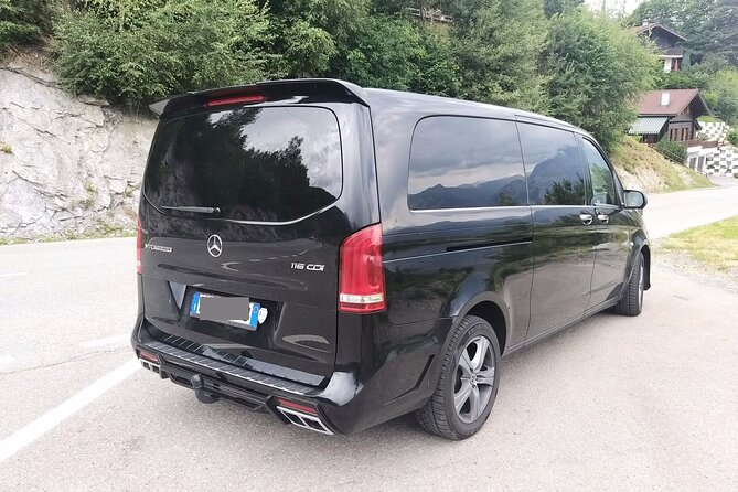 Helsinki to Helsinki Airport (HEL) - Departure Private Transfer - Child seats and family planning