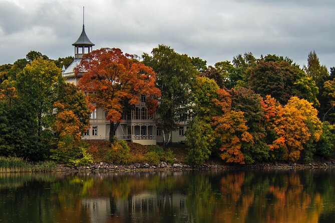 Helsinki walking tour with a city planner - Why this Helsinki walk feels different