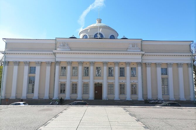 Helsinki Walking Tour with a Sociologist - Market Square and Market Hall: the most grounded part of the route