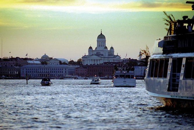 Helsinki Walking Tour with PRIVATE Professional guide - Esplanade Park, Helsinki’s local promenade