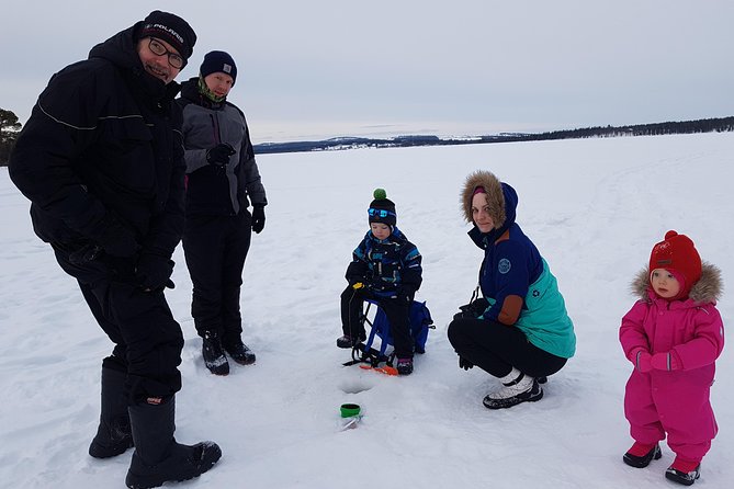 Ice fishing by car with hot beverages at Pyhä-Luosto - Why this Pyhä-Luosto outing feels different